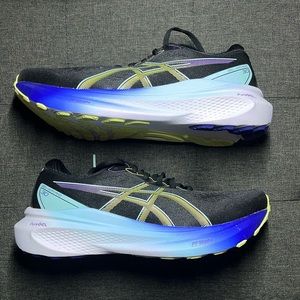 Asics Kayano Womens US Size 8 1/2 B Width.